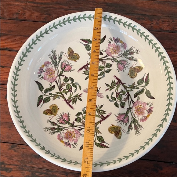 Portmeirion Botanic Garden Large Serving or Pasta Bowl with Butterflies and Bee. - Picture 7 of 12